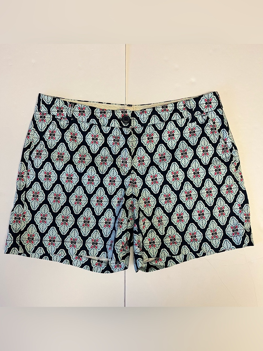 Women’s Shorts July 4th Preppy Red White Navy Print Size 8 Stretch Crown & Ivy